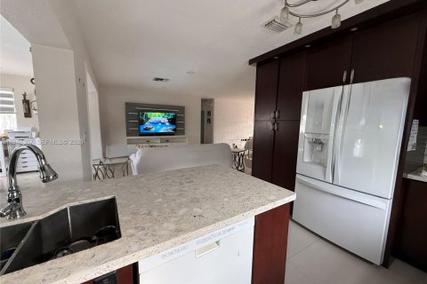 Villa ou maison à vendre à Hollywood, Floride: 3 chambres, 143.63 m2 № 2004801 - photo 6