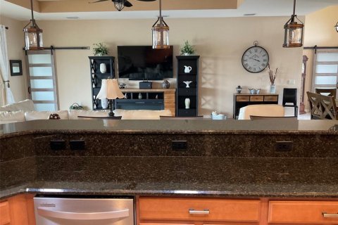 Casa en venta en Winter Haven, Florida, 3 dormitorios, 189.99 m2 № 1658657 - foto 13
