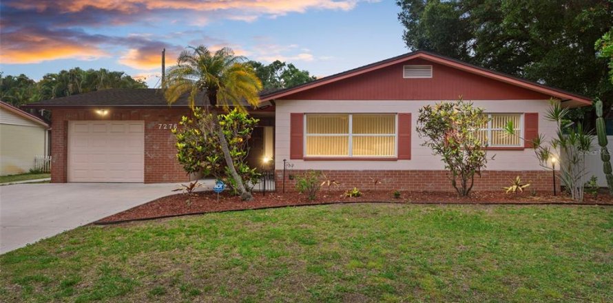 Villa ou maison à Saint Petersburg, Floride 3 chambres, 124.3 m2 № 1773110