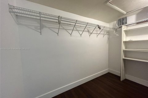 Condo in Bay Harbor Islands, Florida, 1 bedroom  № 1936461 - photo 10