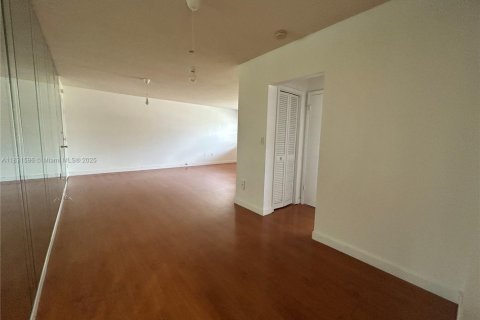 Condo in Bay Harbor Islands, Florida, 1 bedroom  № 1936461 - photo 4