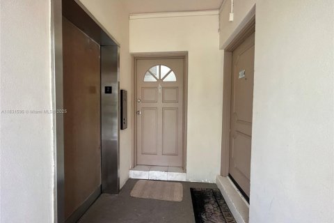 Condo in Bay Harbor Islands, Florida, 1 bedroom  № 1936461 - photo 5