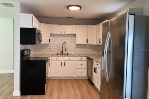 Casa en alquiler en Saint Petersburg, Florida, 3 dormitorios, 104.79 m2 № 1904598 - foto 5