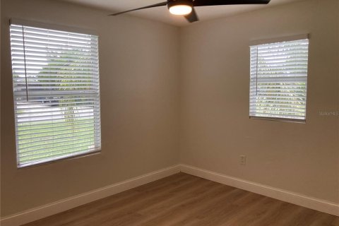 Casa en alquiler en Saint Petersburg, Florida, 3 dormitorios, 104.79 m2 № 1904598 - foto 24