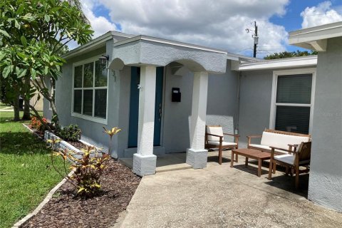 Casa en alquiler en Saint Petersburg, Florida, 3 dormitorios, 104.79 m2 № 1904598 - foto 2