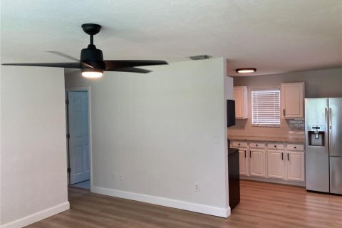 Casa en alquiler en Saint Petersburg, Florida, 3 dormitorios, 104.79 m2 № 1904598 - foto 4