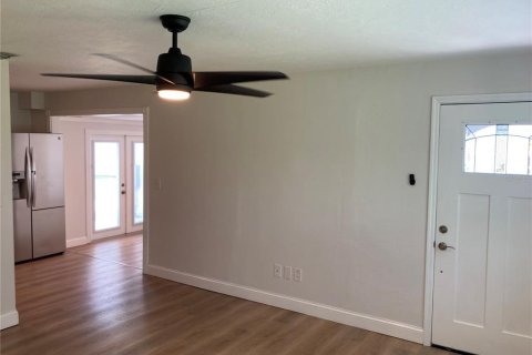 Casa en alquiler en Saint Petersburg, Florida, 3 dormitorios, 104.79 m2 № 1904598 - foto 3
