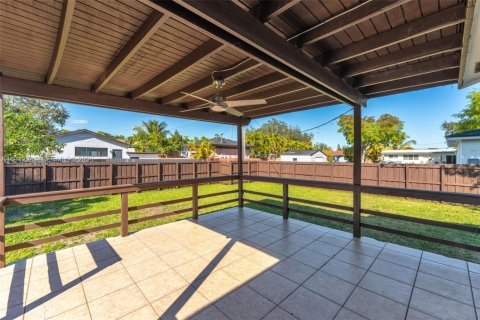 Casa en venta en Miami Springs, Florida, 3 dormitorios, 85.28 m2 № 1999944 - foto 16