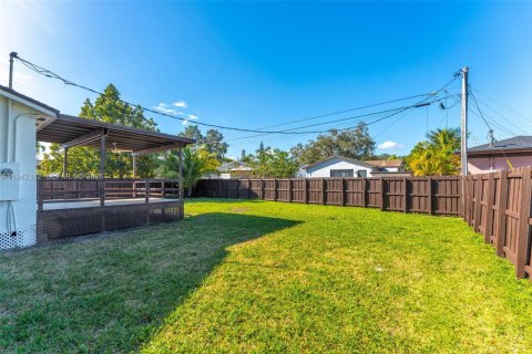 Casa en venta en Miami Springs, Florida, 3 dormitorios, 85.28 m2 № 1999944 - foto 19