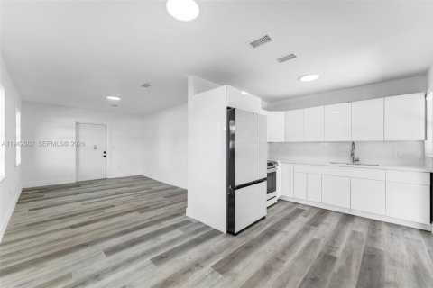 Casa en venta en Miami Springs, Florida, 3 dormitorios, 85.28 m2 № 1999944 - foto 6