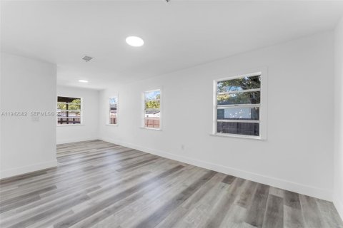 Casa en venta en Miami Springs, Florida, 3 dormitorios, 85.28 m2 № 1999944 - foto 4