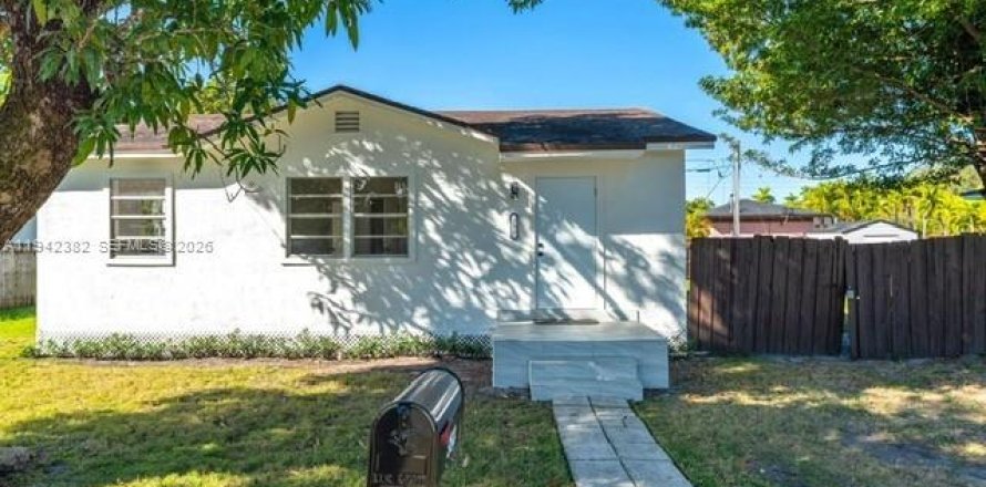 Casa en Miami Springs, Florida 3 dormitorios, 85.28 m2 № 1999944