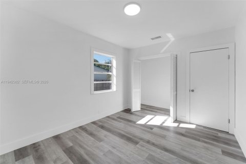 Casa en venta en Miami Springs, Florida, 3 dormitorios, 85.28 m2 № 1999944 - foto 11