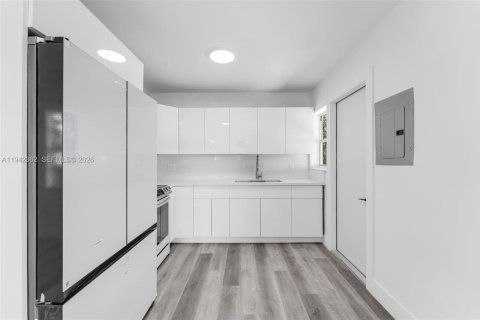 Casa en venta en Miami Springs, Florida, 3 dormitorios, 85.28 m2 № 1999944 - foto 7