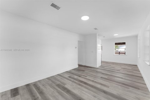 Casa en venta en Miami Springs, Florida, 3 dormitorios, 85.28 m2 № 1999944 - foto 5