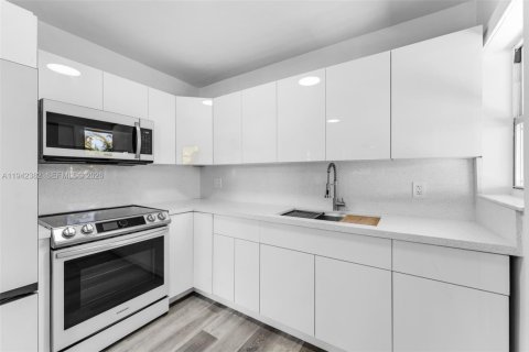 Casa en venta en Miami Springs, Florida, 3 dormitorios, 85.28 m2 № 1999944 - foto 8