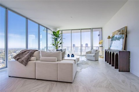 Condo in Saint Petersburg, Florida, 2 bedrooms  № 2388253 - photo 5
