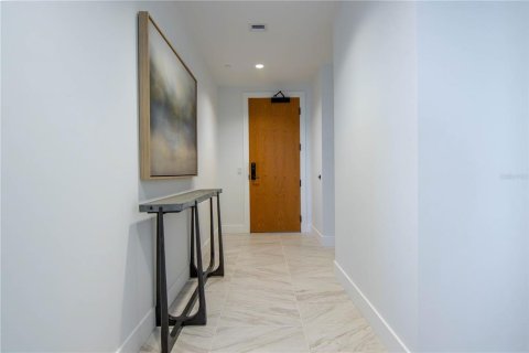 Condo in Saint Petersburg, Florida, 2 bedrooms  № 2388253 - photo 4