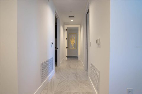 Condo in Saint Petersburg, Florida, 2 bedrooms  № 2388253 - photo 8