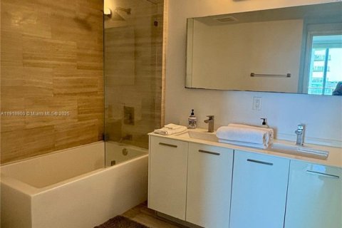 Condominio en alquiler en Miami, Florida, 1 dormitorio, 64.66 m2 № 2055030 - foto 10