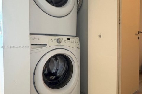 Condominio en alquiler en Miami, Florida, 1 dormitorio, 64.66 m2 № 2055030 - foto 11