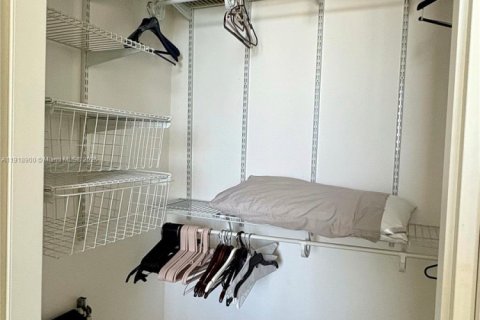 Condominio en alquiler en Miami, Florida, 1 dormitorio, 64.66 m2 № 2055030 - foto 8