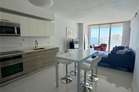 Condominio en alquiler en Miami, Florida, 1 dormitorio, 64.66 m2 № 2055030 - foto 2