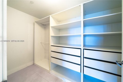 Снять в аренду кондоминиум в Норт-Майами-Бич, Флорида 1 спальня, 87.05м2, № 2079940 - фото 7