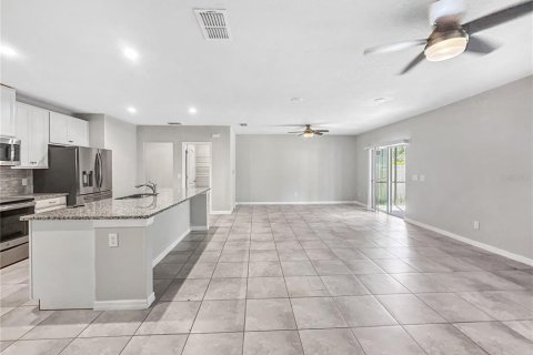 Villa ou maison à louer à Sanford, Floride: 4 chambres, 200.76 m2 № 2100569 - photo 4