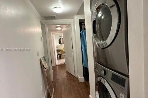 Купить коммерческую недвижимость в Майами-Бич, Флорида 395.21м2, № 2083723 - фото 9