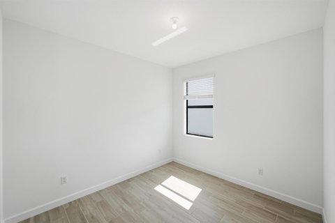 Casa en venta en Port St. Lucie, Florida, 4 dormitorios, 179.95 m2 № 2168379 - foto 17