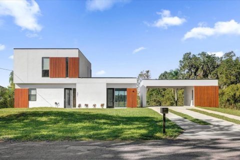House in Seffner, Florida 3 bedrooms, 205.5 sq.m. № 2321374