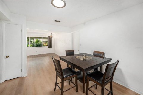 Casa en venta en Kenneth City, Florida, 3 dormitorios, 160.16 m2 № 1909494 - foto 12