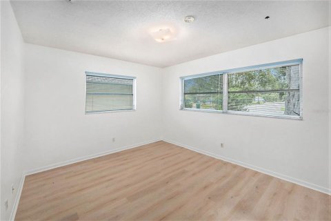 Casa en venta en Kenneth City, Florida, 3 dormitorios, 160.16 m2 № 1909494 - foto 17