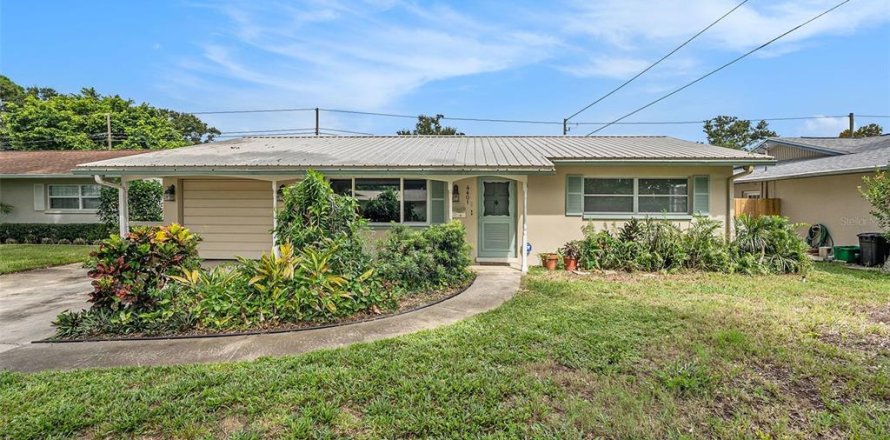 Casa en Kenneth City, Florida 3 dormitorios, 160.16 m2 № 1909494