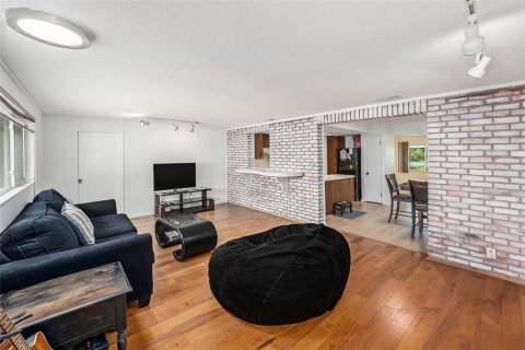 Casa en venta en Kenneth City, Florida, 3 dormitorios, 160.16 m2 № 1909494 - foto 2