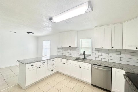 Villa ou maison à louer à Tampa, Floride: 3 chambres, 124.02 m2 № 2167162 - photo 11