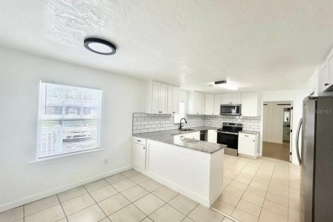 Villa ou maison à louer à Tampa, Floride: 3 chambres, 124.02 m2 № 2167162 - photo 10