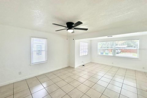 Villa ou maison à louer à Tampa, Floride: 3 chambres, 124.02 m2 № 2167162 - photo 9