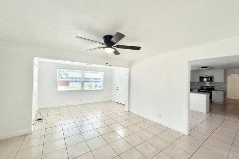 Villa ou maison à louer à Tampa, Floride: 3 chambres, 124.02 m2 № 2167162 - photo 8