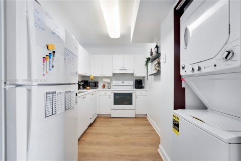 Condo in Miami, Florida, 2 bedrooms  № 2075461 - photo 7