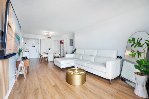Condo in Miami, Florida, 2 bedrooms  № 2075461 - photo 3