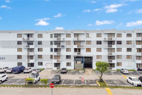 Condo in Miami, Florida, 2 bedrooms  № 2075461 - photo 21
