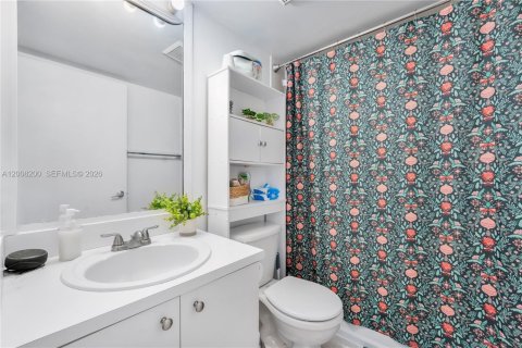 Condo in Miami, Florida, 2 bedrooms  № 2075461 - photo 10