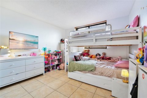 Condo in Miami, Florida, 2 bedrooms  № 2075461 - photo 9
