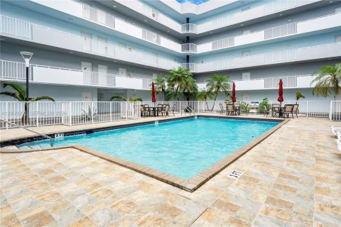 Condo in Miami, Florida, 2 bedrooms  № 2075461 - photo 17