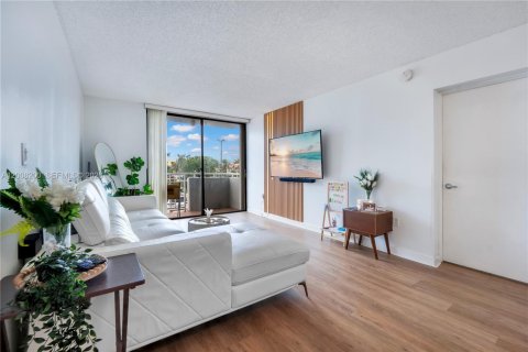 Condo in Miami, Florida, 2 bedrooms  № 2075461 - photo 4