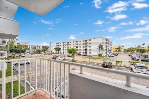 Condo in Miami, Florida, 2 bedrooms  № 2075461 - photo 14