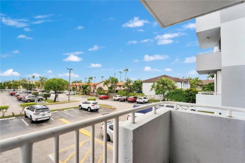 Condo in Miami, Florida, 2 bedrooms  № 2075461 - photo 13