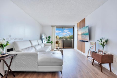 Condo in Miami, Florida, 2 bedrooms  № 2075461 - photo 5